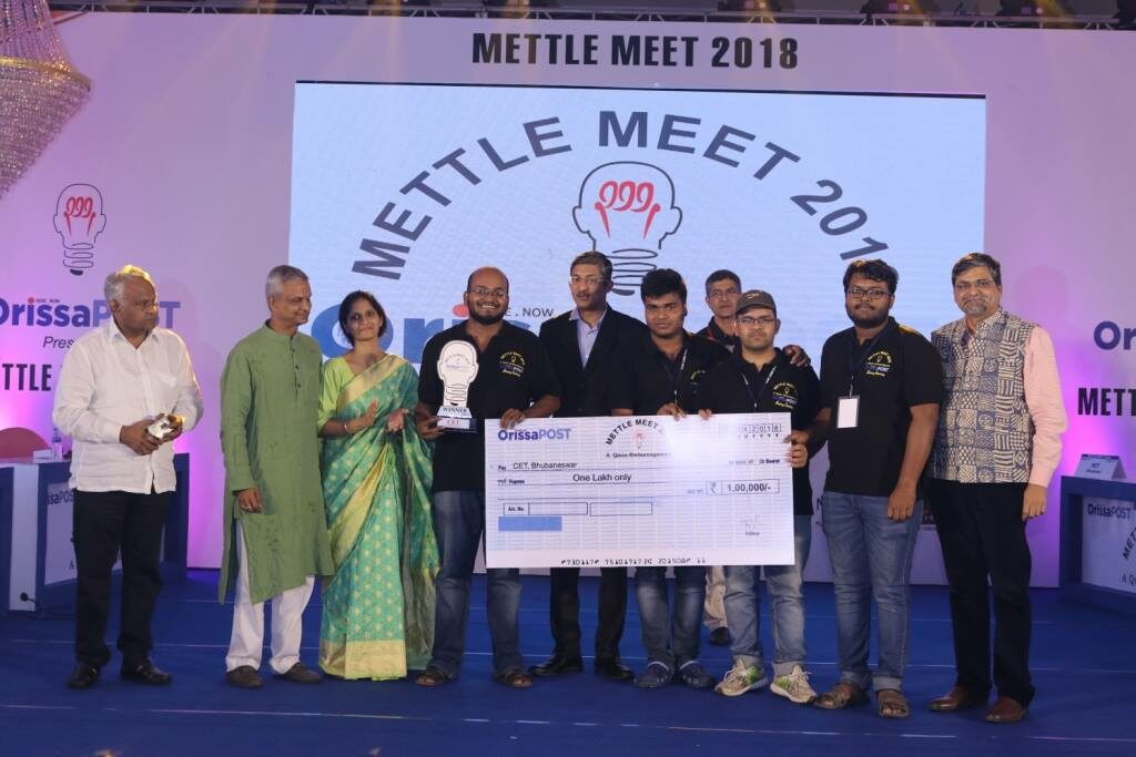 Mettle Meet 2018 Champion CET Bhubaneswar quizzers receiving the awards at Bhubaneswar - Tathagat Satpathy, Adyasha Satpathy, Nishikant Mishra, Nilambar Rath