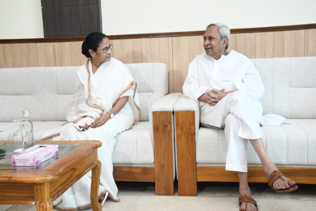 Odisha CM Naveen Patnaik & WB CM Mamata Banerjee 