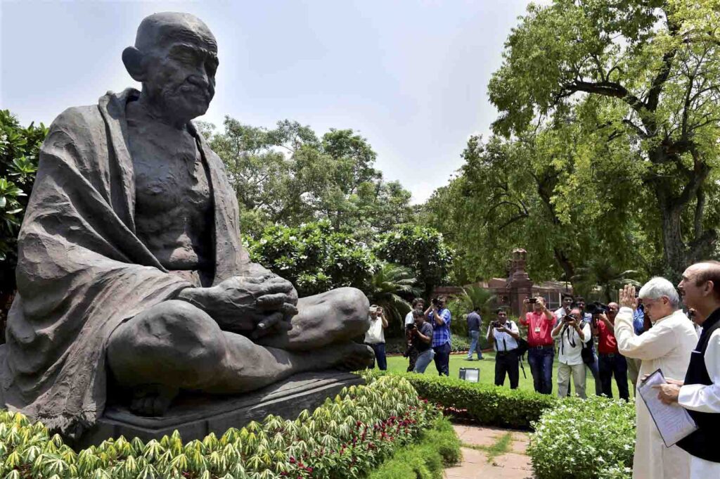 Mahatma gandhi Statue 