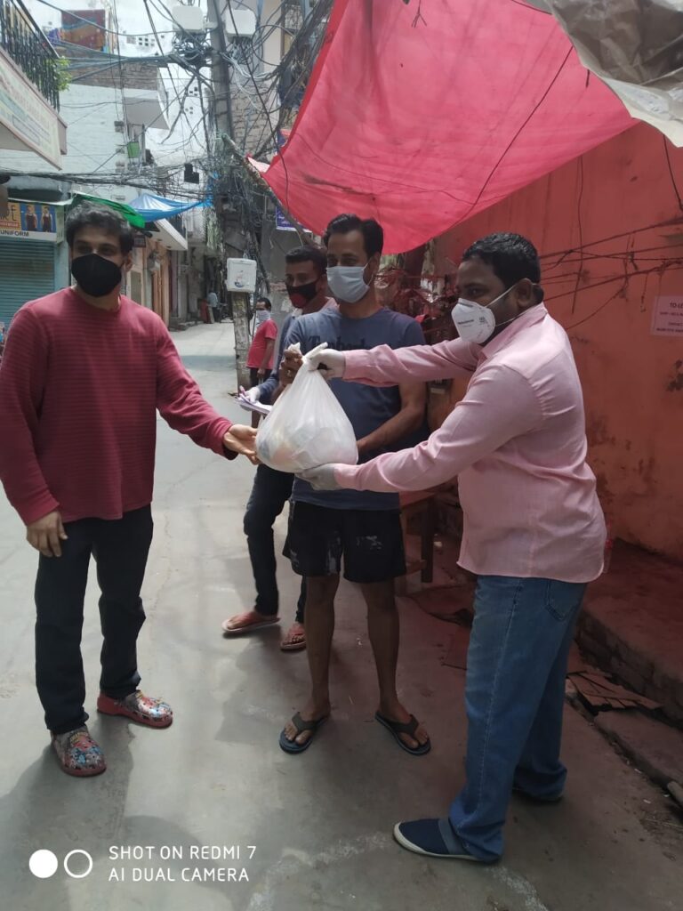 Distribution of Dry Ration by Odia Samaj, New Delhi to distressed odia migrant workers (2)